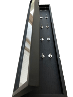 UNO NØGLESKAB I SORT MALET EG