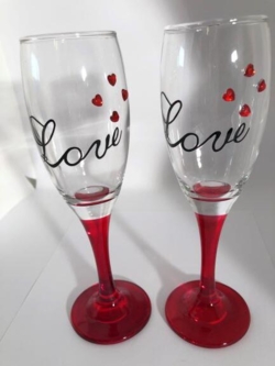 Mousserende glas med hjerter