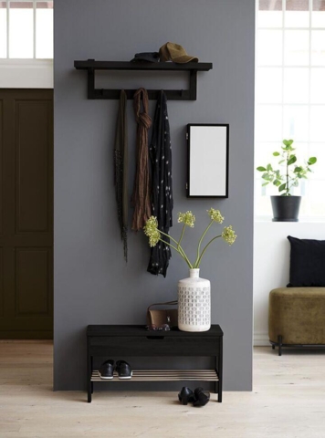 UNO NØGLESKAB I SORT MALET MASSIV EG