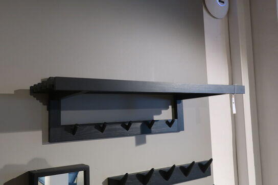 UNO KNAGERÆKKE I SORT MALET MASSIV EG