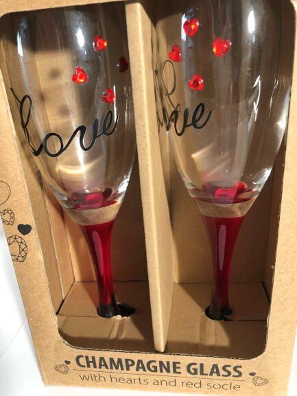 Mousserende glas med hjerter